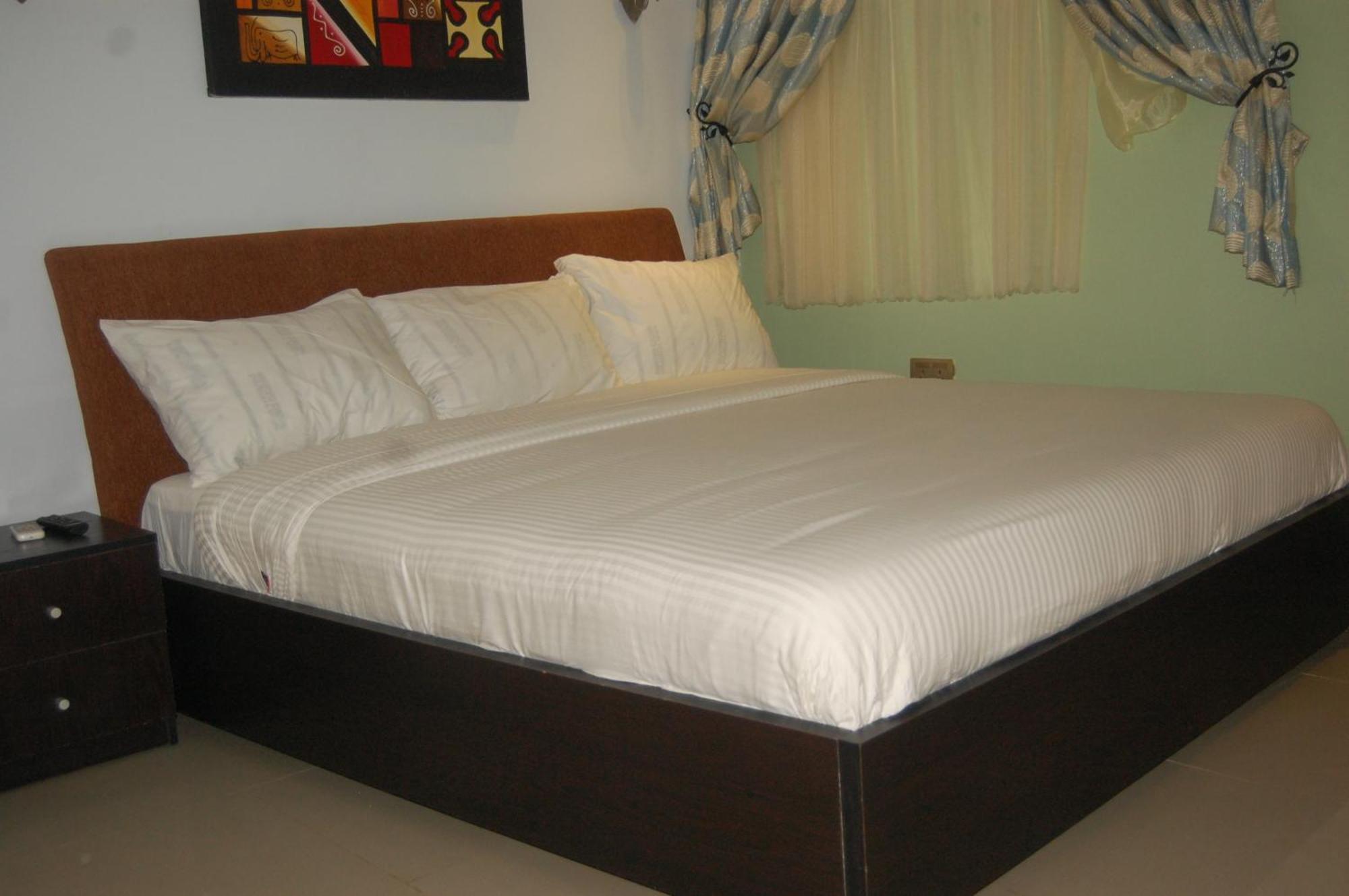 Ben Auto Hotel Lagos Exterior photo